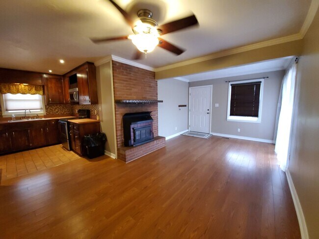 Foto del edificio - 713 Glensford Dr