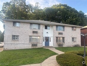 Building Photo - 2016 Woodlawn Ave NW