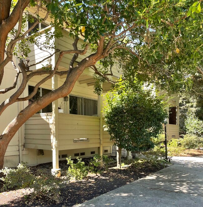 Building Photo - 765 N Fair Oaks Ave