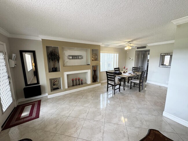 Foto del edificio - 984 Normandy Ln