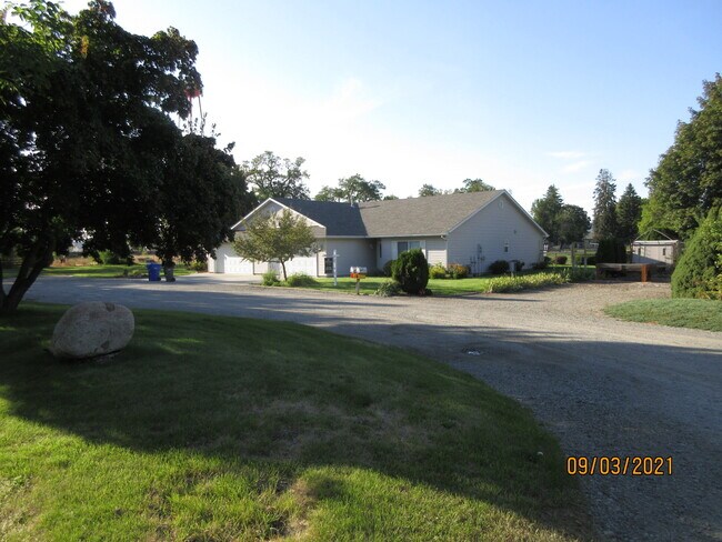 Quiet location close to Barker Rd & Sprague - 18425 E Sprague Ave