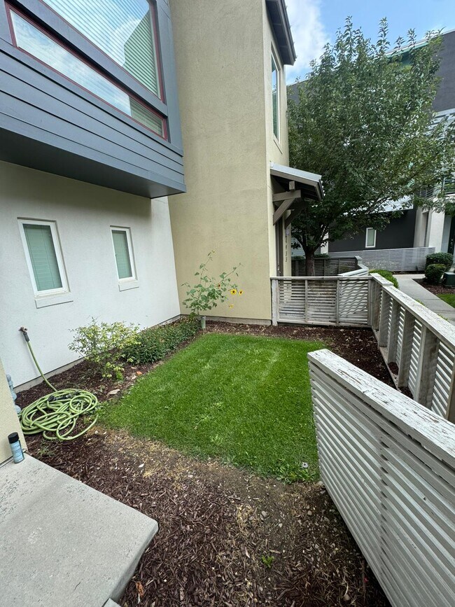 Foto del edificio - 4935 W Daybreak Pkwy