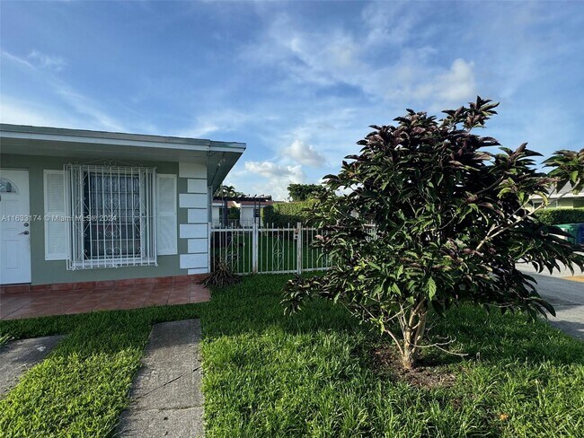 Foto del edificio - 10015 SW 20th Terrace
