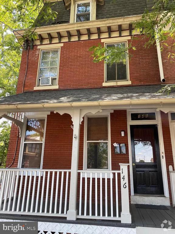 Building Photo - 146 E Nields St