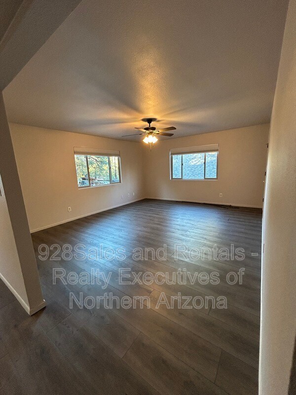 Foto del edificio - 906 W Summit Ave