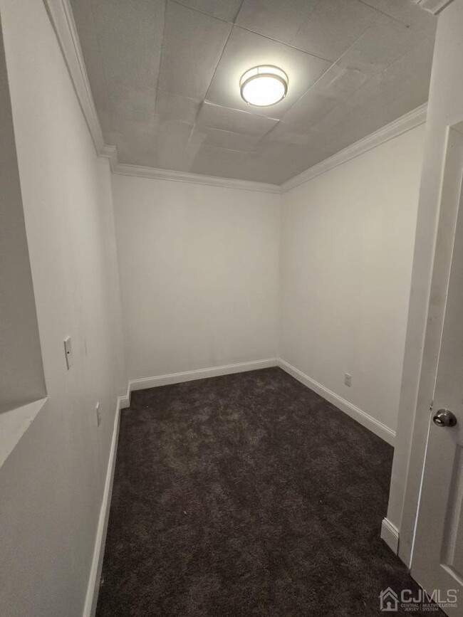 Building Photo - 363 Florida Grove Rd