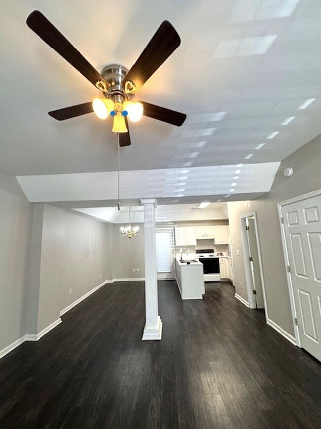 Foto del edificio - Close to Downtown Greer - this is a Fantastic 2 Bedroom, 2.5 Bathroom end unit condo that offers ...