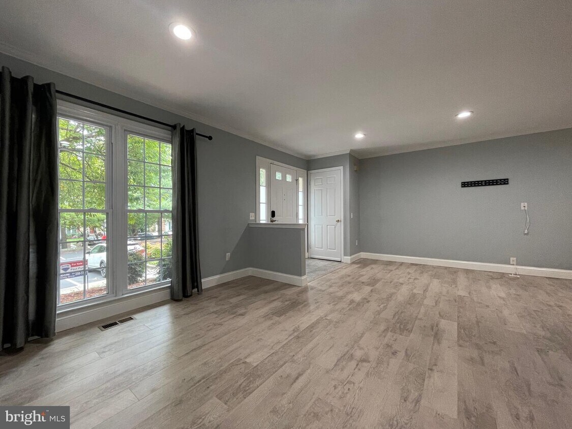 Primary Photo - 308 Crescendo Way