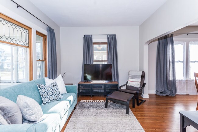 Mucho espacio para relajarse después de un largo día. - 853 5th Ave SE