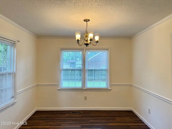 Building Photo - 502 Plantation Dr