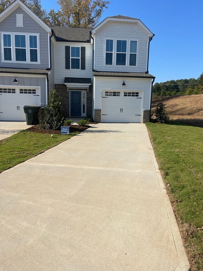 Building Photo - Charming 3 Bedroom Home Located in Raleigh