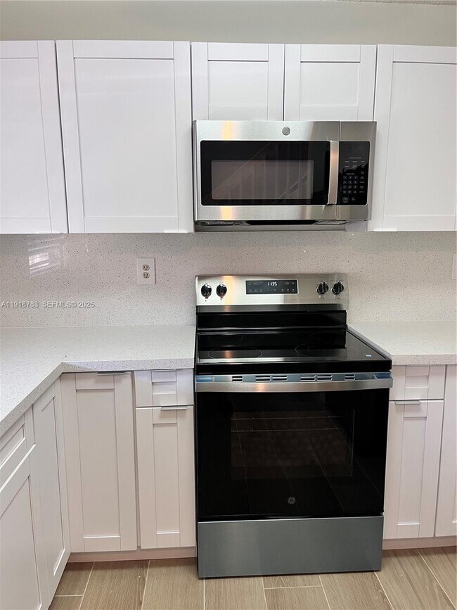 Foto del edificio - 3281 E Golf Blvd