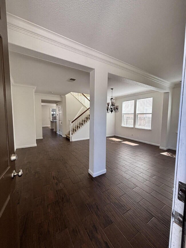Building Photo - 1247 Jewel Flower Dr
