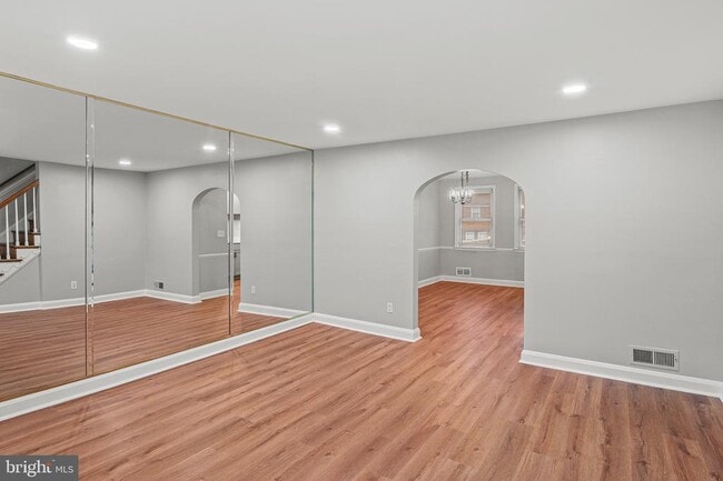 Building Photo - 1621 Thetford Rd