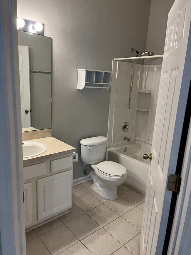 Building Photo - 580 Crystal Way