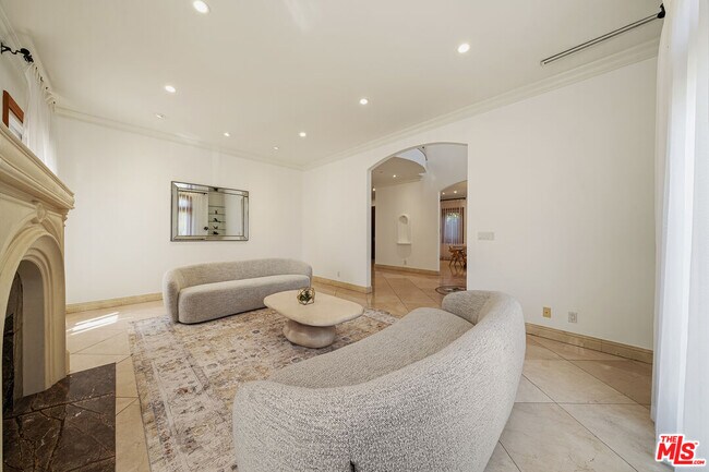 Foto del edificio - 9033 Cresta Dr