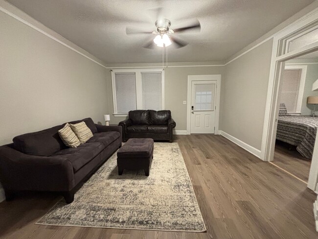 Building Photo - FURNISHED OR UNFURNISHED DUPLEX- MOVE-IN R...