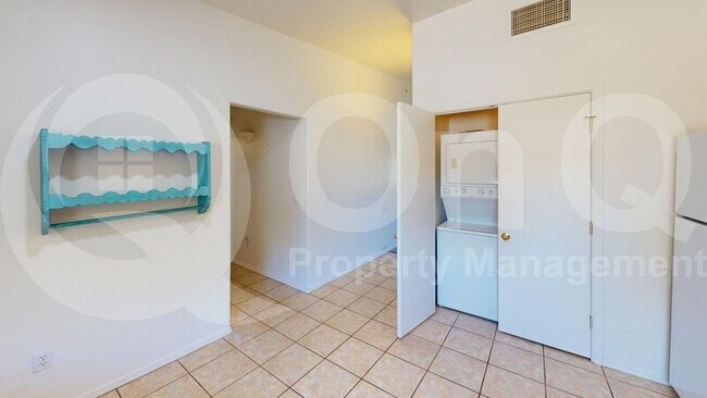 Foto del edificio - 8981 E Golf Links Rd