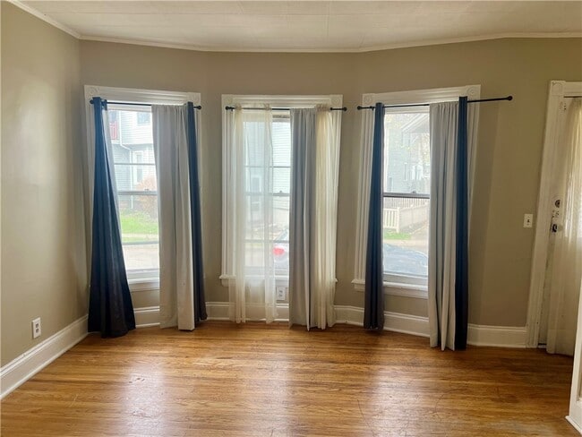 Building Photo - 237 Richard St