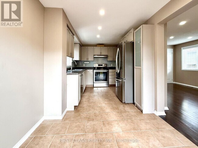 Photo du bâtiment - 13 Benjamin Ln