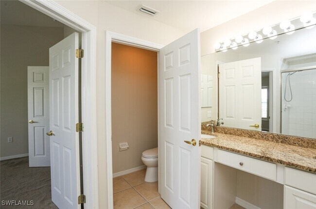 Foto del edificio - 796 Hampton Cir
