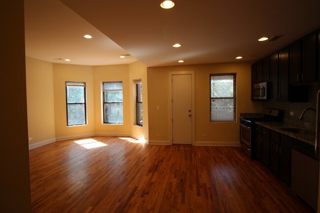 Foto del edificio - 4927 N Winthrop Ave