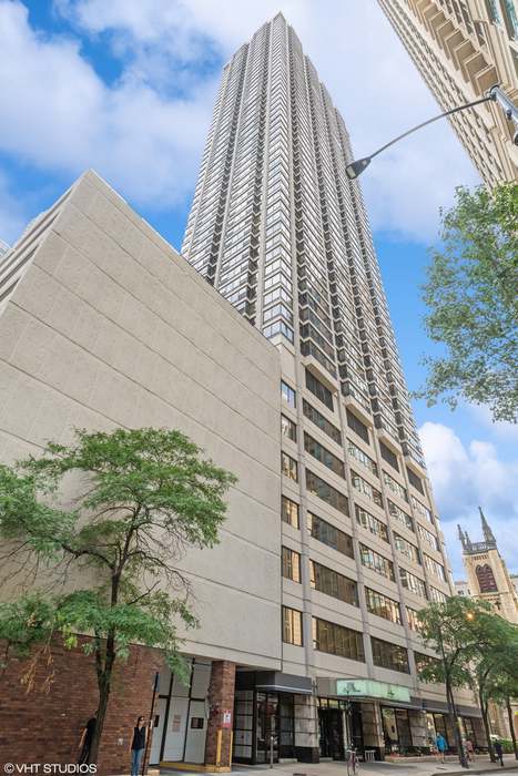 Foto del edificio - 30 E Huron St