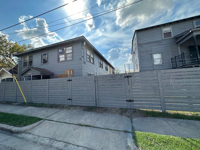 Building Photo - 2419 Pannell St