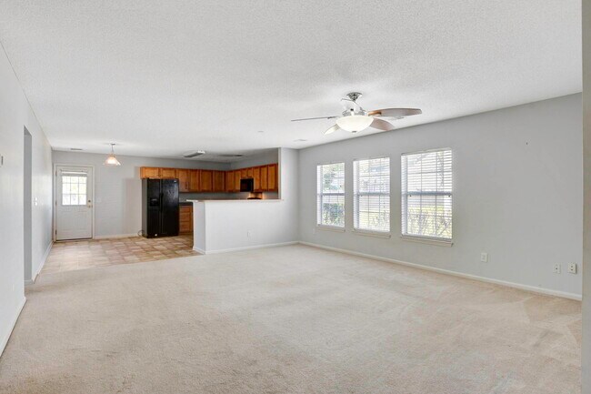 Foto del edificio - 104 Wildberry Ln