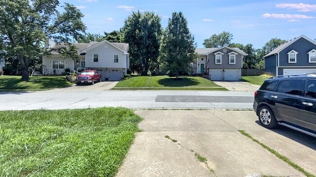 Building Photo - 1505 SW Highland Dr