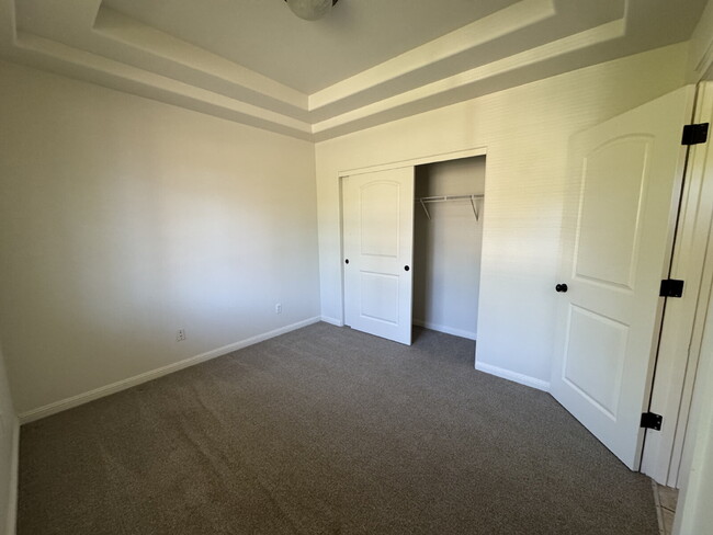 Building Photo - Single-level, 3-Bedroom in Fairview / Larg...