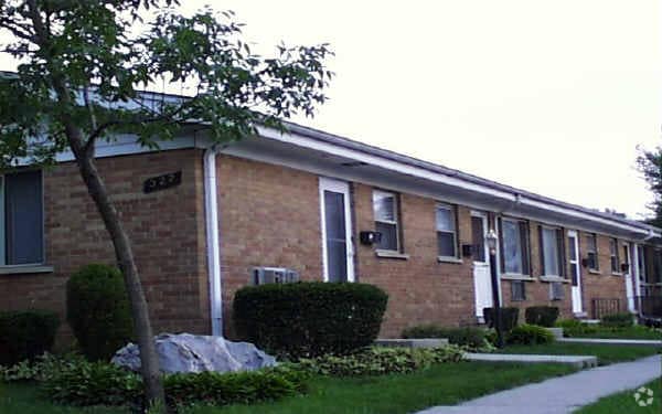 Building Photo - 322 W Division St
