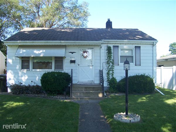 Primary Photo - 2125 S Glen St