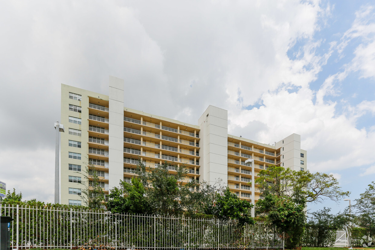 Foto del edificio - Claude Pepper Tower