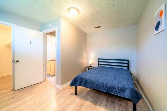 Building Photo - 4311 Tiffany Dr