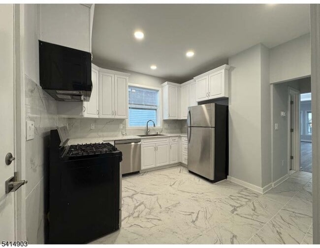 Foto del edificio - 139 Claremont Ave