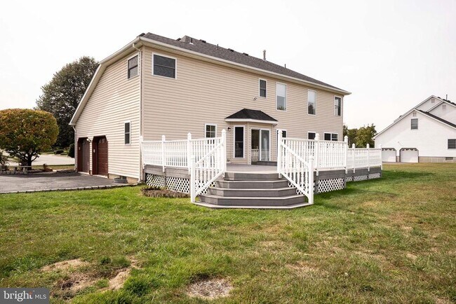 Foto del edificio - 27 Samantha Dr