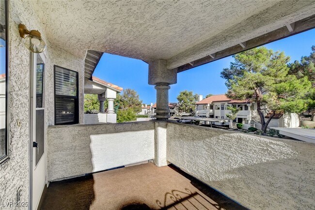 Foto del edificio - 2713 Otter Creek Ct