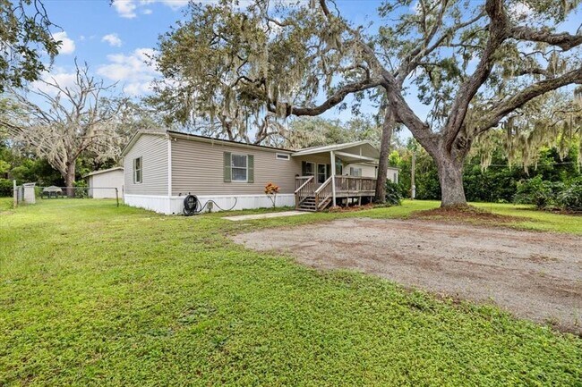 Foto del edificio - 13920 Hillcrest Dr