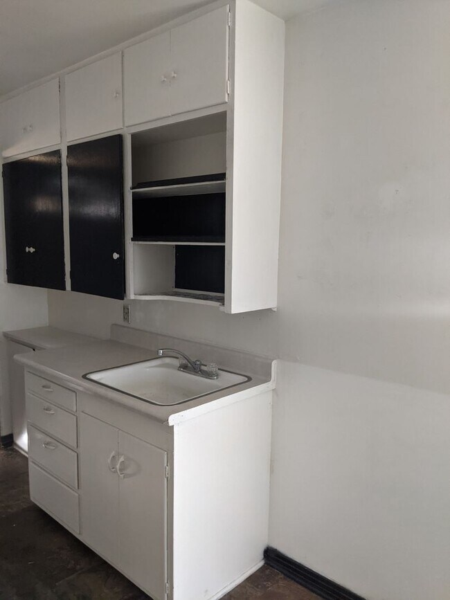Foto del edificio - $800 - 1 Bedroom, 1 Bathroom Apartment Clo...