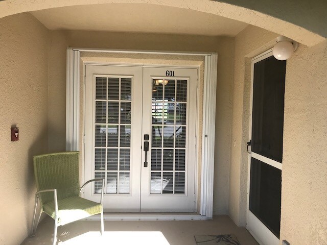 lanai delantero y trasero protegido - 9856 Costa Mesa Ln