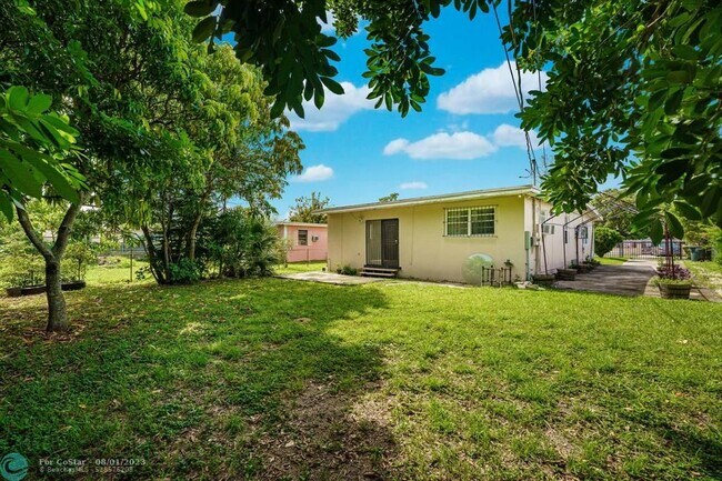 Foto del edificio - 430 NW 133rd St