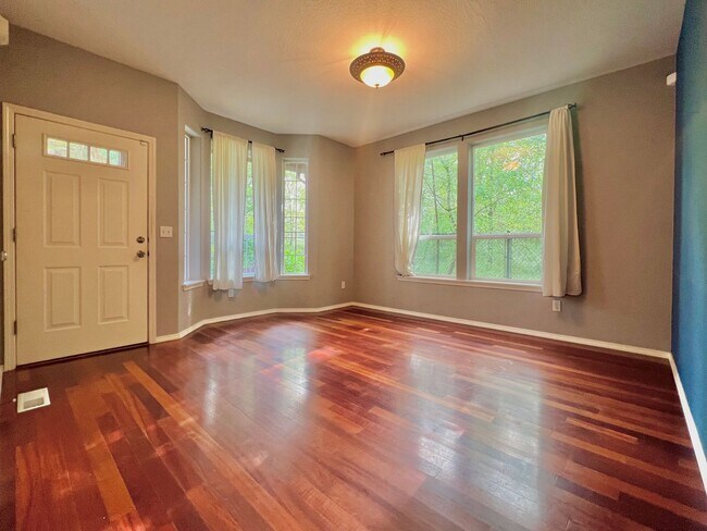 Foto del edificio - LARGE, BEAUTIFUL BARLOW AREA HOME ON DEAD ...