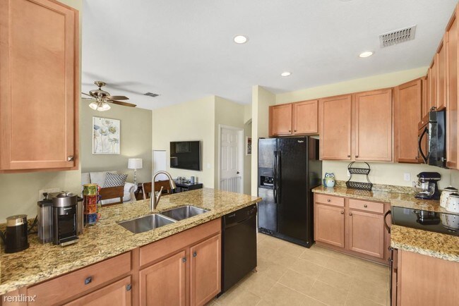 Building Photo - 3 br, 2.5 bath Townhome - Monterey Bay