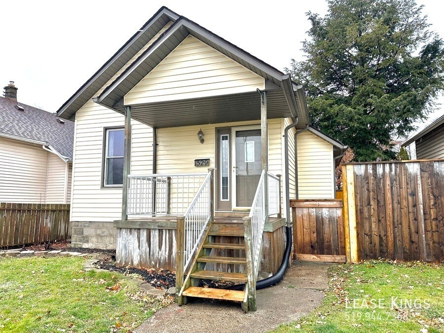 Primary Photo - 2 Bed and 1.5 Bath Home in Walkerville