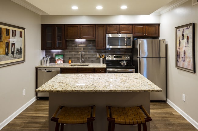 Executive One Bedroom Deluxe Model - Dunwoody Ridge