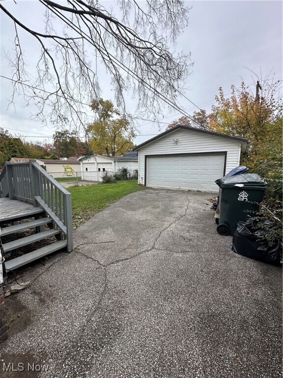 893 Keystone Dr Cleveland Heights, OH 44121 – photo 2