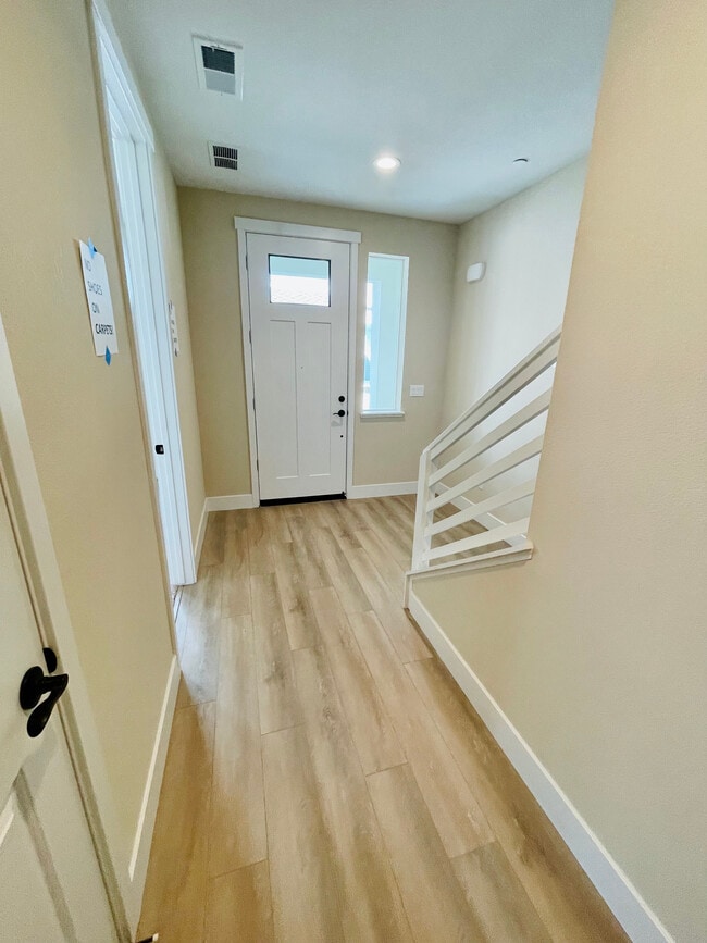 Building Photo - 37333 Suncrest St