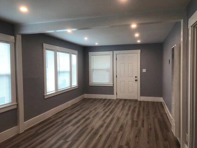 Foto del edificio - 355 MacArthur Blvd