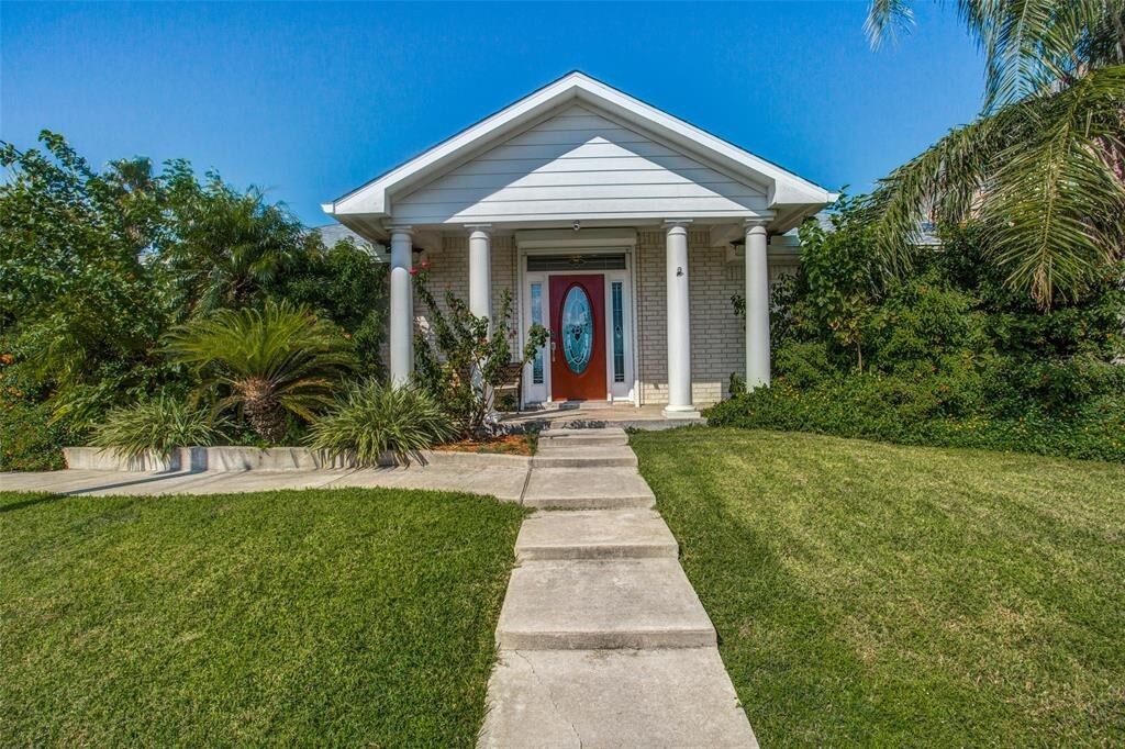 1022 Ave A 1/2 St, San Leon, TX 77539 House Rental in San Leon, TX